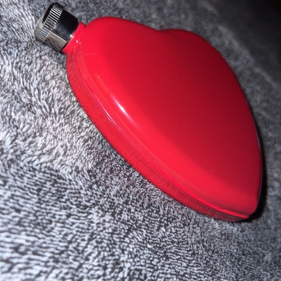 HEART FLASK METAL NEVER USED - Picture 6 of 8